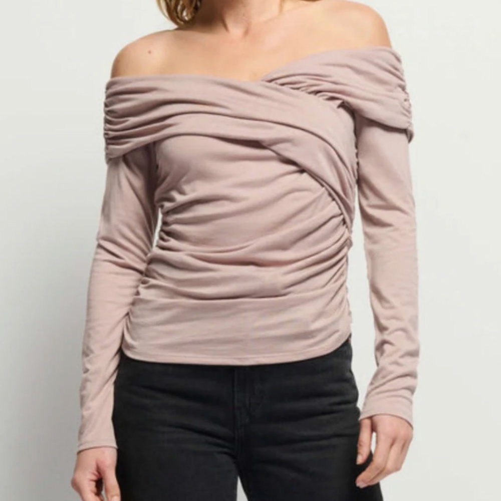 Mika off shoulder